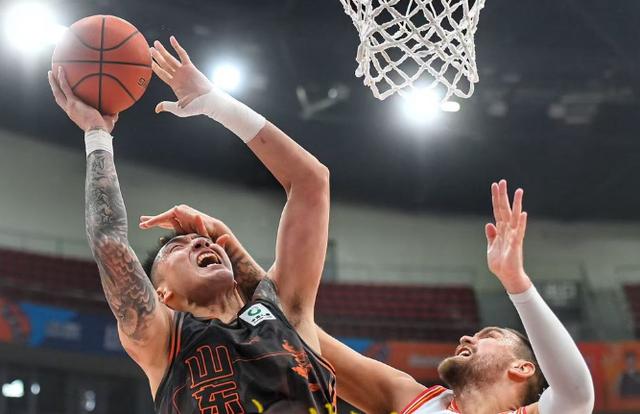 爱游戏娱乐包含里昂止住颓势备战欧篮联亚特兰大围绕足总杯再遭质疑，网友：山东男篮绝杀压哨备战欧冠的词条